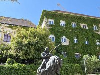 Spomenik sv. Jurja na Trgu Braće hrvatskog zmaja, donji rakurs  Spomenik sv. Jurja, rad je austrijskih kipara Windera i Kompatschera iz 1906. godine, a sastoji se od dva dijela: brončane statue sv. Jurja na konju koji stoji iznad poginulog zmaja isklesanog od dva komada kamena crvene rapske breče. Ovaj neuobičajen i rijedak prikaz sv. Jurja nakon bitke sa zmajem, svojom mirnoćom ostavlja duboki dojam. Do 1937. godine skulptura se nalazila u Mallnitzu, u Štajerskoj, kada ju kupuje dr. Želimir Mažuranić. Spomenik je bio postavljen u dvorištu vile u Jurjevskoj 5, na postamentu kojeg je izradio Ivo Kerdić. Darovnim ugovorom nakon smrti dr. Mažuranića skulptura postaje vlasništvo Grada. Godine 1994. spomenik je premješten na današnju lokaciju ispred Kamenitih vrata, na Trg Braće hrvatskog zmaja.